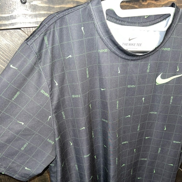 Nike Tee L Legend Printed Training Top Dri-Fit Black Green Logo Shirt - Picture 6 of 8